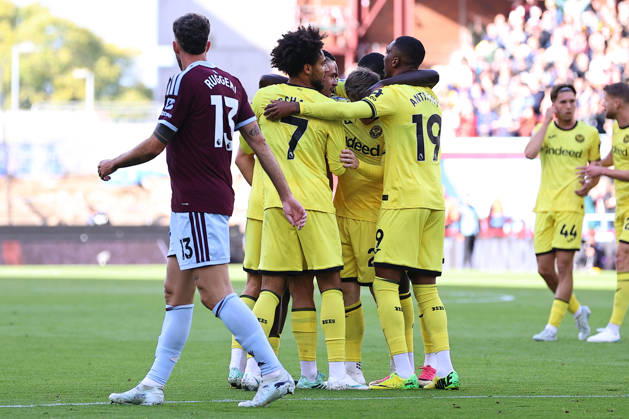 Aston Villa v Brentford, Premier League Brentford FC players celebrate their opening goal during the Aston Villa v Brentford Premier League match at Villa Park, Birmingham, England on 10 October 2026 Credit: Ryan Crockett Every Second Media Editorial use only. All images are copyright Every Second Media Limited. No images may be reproduced without prior permission. All rights reserved. Premier League and Football League images are subject to licensing agreements with Football DataCo Limited. see https: www.football-dataco.com Copyright: xIMAGO EveryxSecondxMediax ESM-2212-0033 RyanxCrockettx xEveryxSecondxMediax