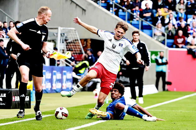 10.10.2026, xtvx, Fussball 1.Bundesliga, TSG 1899 Hoffenheim - Hamburger SV v.l. Zweikampf, Duell, duel, tackle, compete David Moller Wolfe (Hamburger SV) Bernardo (TSG 1899 Hoffenheim) (DFL DFB REGULATIONS PROHIBIT ANY USE OF PHOTOGRAPHS as IMAGE SEQUENCES and or QUASI-VIDEO) Sinsheim