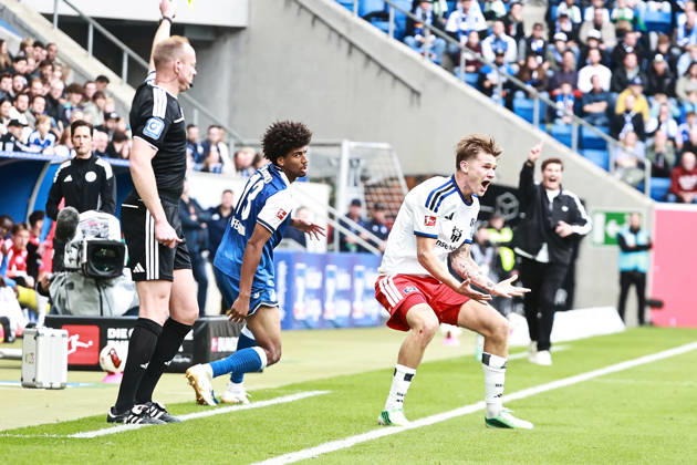 10.10.2026, xtvx, Fussball 1.Bundesliga, TSG 1899 Hoffenheim - Hamburger SV v.l. Zweikampf, Duell, duel, tackle, compete David Moller Wolfe (Hamburger SV) Bernardo (TSG 1899 Hoffenheim) (DFL DFB REGULATIONS PROHIBIT ANY USE OF PHOTOGRAPHS as IMAGE SEQUENCES and or QUASI-VIDEO) Sinsheim
