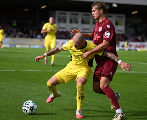 10.10.2026, xophax, Fussball 3.Liga, Fortuna Koeln - Saarbrücken. Maximilian Fischer ( SC Fortuna Köln ) , rechts und Philip Fahrner , links ( Saarbrücken ) Koeln