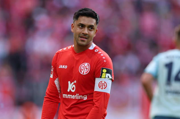 10.10.2026, Fussball Bundesliga, 1. FSV Mainz 05 - Bayer 04 Leverkusen, v.l., Nadiem Amiri (FSV Mainz 05) enttaeuscht, enttaeuscht schauend, dissapointed, traurig, frustiert, frust, gefrustet, frustrated DFL DFB REGULATIONS PROHIBIT ANY USE OF PHOTOGRAPHS AS IMAGE SEQUENCES AND OR QUASI-VIDEO. xdcx Copyright: HMBxMedia Claus