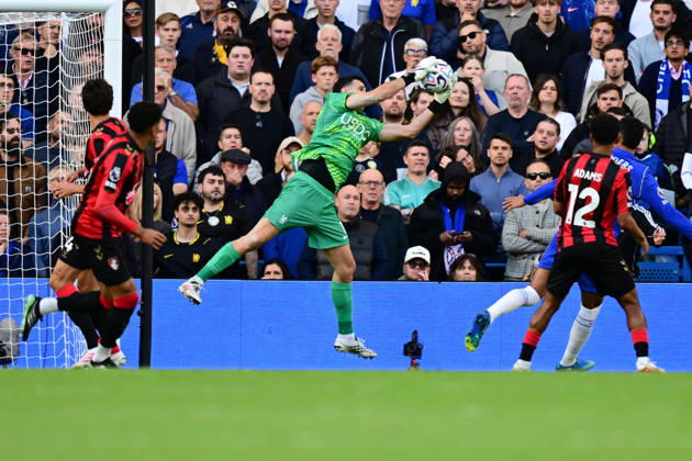 Chelsea v Bournemouth, Premier League Chelsea goalkeeper Emiliano Martinez (1) takes a catch during the Premier League match between Chelsea and Bournemouth at Stamford Bridge, London, UK on 10 October 2026. London Stamford Bridge Greater London UK Editorial use only DataCo restrictions apply See www.football-dataco.com , Copyright: xDennisxGoodwinx PSI-24979-0022