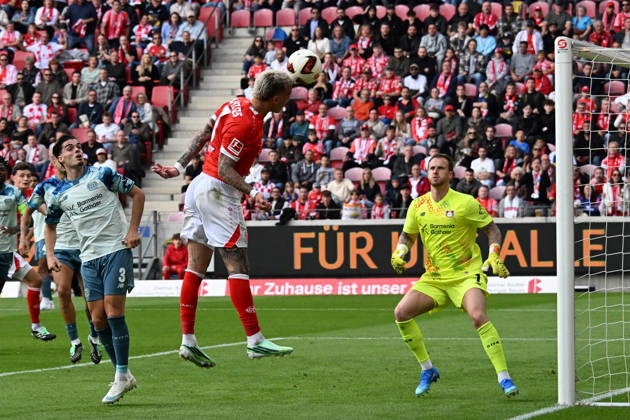 10.10.2026, xsltx, Fussball 1.Bundesliga, FSV Mainz 05 - Bayer 04 Leverkusen v.l. Philipp Tietz (FSV Mainz 05) Mark Flekken (Bayer 04 Leverkusen) (DFL DFB REGULATIONS PROHIBIT ANY USE OF PHOTOGRAPHS as IMAGE SEQUENCES and or QUASI-VIDEO) Mainz
