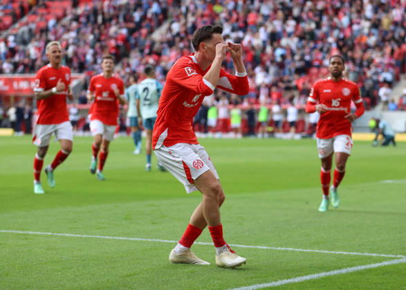 10.10.2026, Fussball Bundesliga, 1. FSV Mainz 05 - Bayer 04 Leverkusen, v.l., Torjubel zum 2:2 durch Anthony Caci (FSV Mainz 05), Goal celebration, celebrate the goal DFL DFB REGULATIONS PROHIBIT ANY USE OF PHOTOGRAPHS AS IMAGE SEQUENCES AND OR QUASI-VIDEO. xdcx Copyright: HMBxMedia Claus