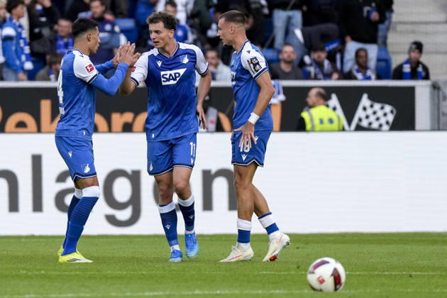 v.li.: Adam Daghim (Hoffenheim, 14), Torschütze Fisnik Asllani (Hoffenheim, 11), Tim Lemperle (Hoffenheim, 19), Spieler der TSG 1899 Hoffenheim, jubeln über das Tor zum 1:1, Jubel, Torjubel, Torerfolg, celebrate the goal, goal, celebration, jubelt ueber das Tor, Freuen, Freude, freut sich, optimistisch, positiv, Spielszene, Highlight, Action, Aktion, 10.10.2026, Sinsheim (Deutschland), Fussball, Bundesliga, TSG 1899 Hoffenheim - Hamburger SV, DFB DFL REGULATIONS PROHIBIT ANY USE OF PHOTOGRAPHS AS IMAGE SEQUENCES AND OR QUASI-VIDEO.