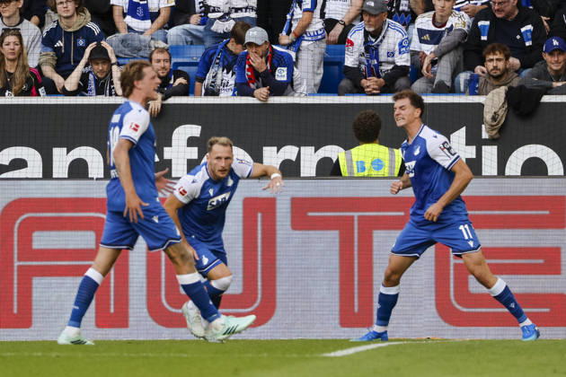 Torjubel TSG Hoffenheim beim 1:1 durch Fisnik Asllani (TSG Hoffenheim, 11), Freude, Begeisterung, positive Emotionen, Torerfolg , Deutschland, Fussball, 1. Bundesliga, 5.Spieltag, 2026 2027, TSG Hoffenheim vs. Hamburger SV, 10.10.2026, Sinsheim SNP Arena Deutschland Copyright: xGrantxHubbsx
