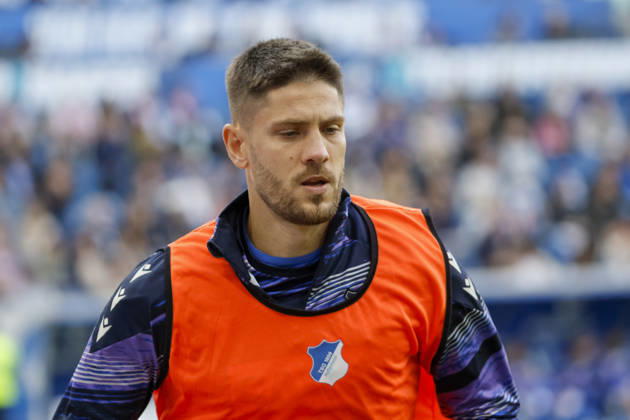 Andrej Kramaric (TSG Hoffenheim, 27) beim Aufwärmen während des Spiels , Deutschland, Fussball, 1. Bundesliga, 5.Spieltag, 2026 2027, TSG Hoffenheim vs. Hamburger SV, 10.10.2026, Sinsheim SNP Arena Deutschland Copyright: xGrantxHubbsx