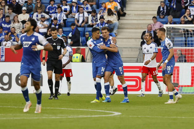 Torjubel TSG Hoffenheim beim 1:1 durch Fisnik Asllani (TSG Hoffenheim, 11), Freude, Begeisterung, positive Emotionen, Torerfolg , Deutschland, Fussball, 1. Bundesliga, 5.Spieltag, 2026 2027, TSG Hoffenheim vs. Hamburger SV, 10.10.2026, Sinsheim SNP Arena Deutschland Copyright: xGrantxHubbsx