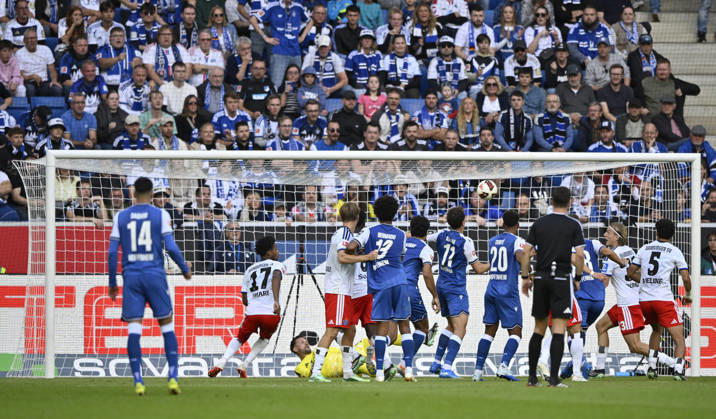 TOR zum 1:1 Fisnik Asllani TSG 1899 Hoffenheim (11) Torschuss Aktion Torchance TSG 1899 Hoffenheim vs Hamburger SV HSV 10.10.2026 DFL REGULATIONS PROHIBIT ANY USE OF PHOTOGRAPHS AS IMAGE SEQUENCES AND OR QUASI-VIDEO TSG 1899 Hoffenheim vs Hamburger SV HSV