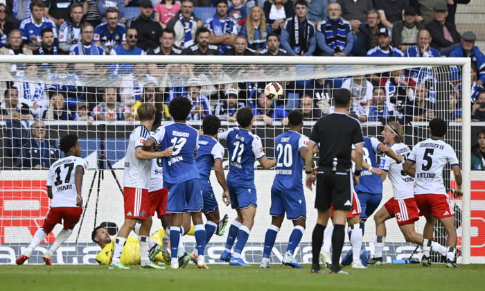 TOR zum 1:1 Fisnik Asllani TSG 1899 Hoffenheim (11) Torschuss Aktion Torchance TSG 1899 Hoffenheim vs Hamburger SV HSV 10.10.2026 DFL REGULATIONS PROHIBIT ANY USE OF PHOTOGRAPHS AS IMAGE SEQUENCES AND OR QUASI-VIDEO TSG 1899 Hoffenheim vs Hamburger SV HSV