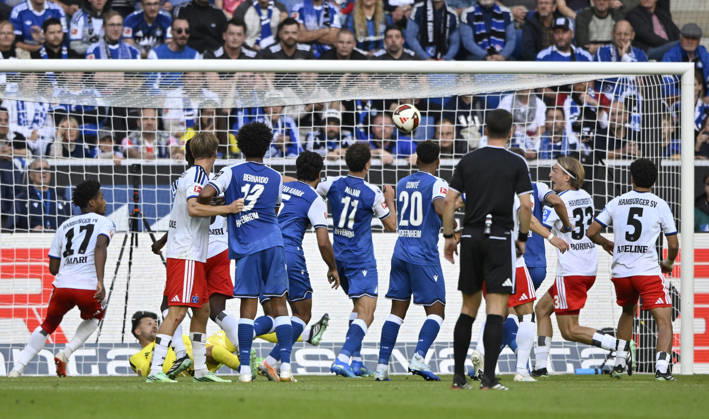 TOR zum 1:1 Fisnik Asllani TSG 1899 Hoffenheim (11) Torschuss Aktion Torchance TSG 1899 Hoffenheim vs Hamburger SV HSV 10.10.2026 DFL REGULATIONS PROHIBIT ANY USE OF PHOTOGRAPHS AS IMAGE SEQUENCES AND OR QUASI-VIDEO TSG 1899 Hoffenheim vs Hamburger SV HSV