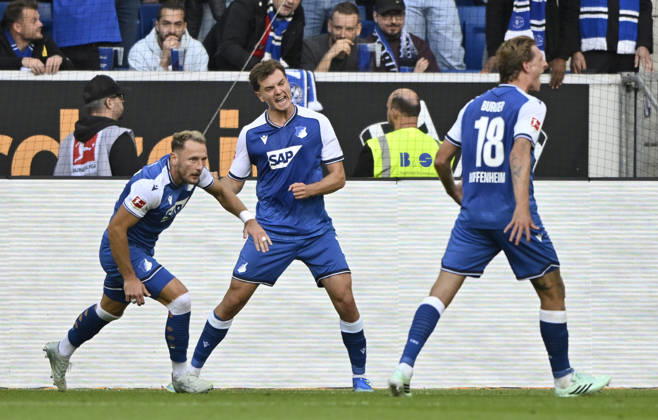 TOR zum 1:1 Fisnik Asllani TSG 1899 Hoffenheim (11) Torjubel Vladimir Coufal TSG 1899 Hoffenheim (34) Wouter Burger TSG 1899 Hoffenheim (18) TSG 1899 Hoffenheim vs Hamburger SV HSV 10.10.2026 DFL REGULATIONS PROHIBIT ANY USE OF PHOTOGRAPHS AS IMAGE SEQUENCES AND OR QUASI-VIDEO TSG 1899 Hoffenheim vs Hamburger SV HSV