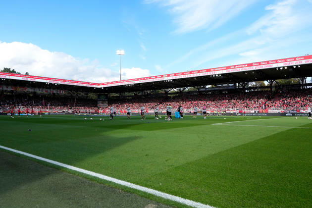 Ansichten des Stadions waehrend sich beide Mannschaften vor Spielbeginn aufwaermen. GER, 1.FC Union Berlin vs SV Elversberg, 1. Bundesliga, 5. Spieltag, Saison 2026-27, Stadion An der Alten Foersterei, Berlin, 10.10.2026 DFL REGULATIONS PROHIBIT ANY USE OF PHOTOGRAPHS AS IMAGE SEQUENCES AND OR QUASI-VIDEO 1.FC Union Berlin vs SV Elversberg, 1. Bundesliga, 5. Spieltag, Saison 2026-27, 10.10.2026 Berlin Copyright: xEibner-Pressefoto ScottxColemanx EP_SCN