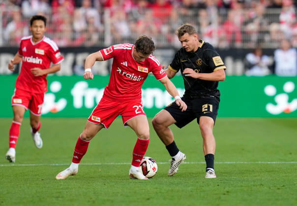 Tim Skarke (1. FC Union Berlin, 21) im Zweikampf mit Lasse Guenther (SV Elversberg, 21). GER, 1.FC Union Berlin vs SV Elversberg, 1. Bundesliga, 5. Spieltag, Saison 2026-27, Stadion An der Alten Foersterei, Berlin, 10.10.2026 DFL REGULATIONS PROHIBIT ANY USE OF PHOTOGRAPHS AS IMAGE SEQUENCES AND OR QUASI-VIDEO 1.FC Union Berlin vs SV Elversberg, 1. Bundesliga, 5. Spieltag, Saison 2026-27, 10.10.2026 Berlin Copyright: xEibner-Pressefoto ScottxColemanx EP_SCN