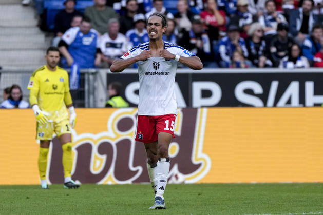 Yussuf Poulsen (HSV, 15), Spieler vom Hamburger SV (HSV), enttäuscht schauend, Enttäuschung, Frustration, disappointed, pessimistisch, nach dem Gegentor zum 1:1, Action, Aktion, Spielszene, Freisteller, Ganzkörper, Einzelbild, Einzelfoto, 10.10.2026, Sinsheim (Deutschland), Fussball, Bundesliga, TSG 1899 Hoffenheim - Hamburger SV, DFB DFL REGULATIONS PROHIBIT ANY USE OF PHOTOGRAPHS AS IMAGE SEQUENCES AND OR QUASI-VIDEO.