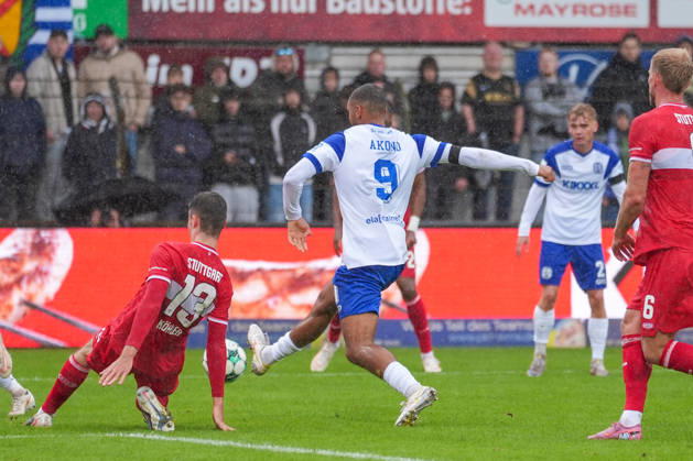 Deutschland: Fussball, 3. Liga, 8. Spieltag, Hänsch-Arena, Meppen, Emsland, Niedersachsen, SV Meppen vs. VfB Stuttgart U21, U 21 VfB Stuttgart II: Cyrill Akono (SV Meppen, 9) Torchance Copyright: xMichelxWittex