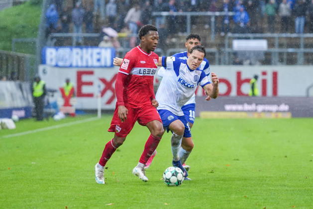Deutschland: Fussball, 3. Liga, 8. Spieltag, Hänsch-Arena, Meppen, Emsland, Niedersachsen, SV Meppen vs. VfB Stuttgart U21, U 21 VfB Stuttgart II: Luis Sprekelmeyer (SV Meppen, 19) will an den Ball. Copyright: xMichelxWittex