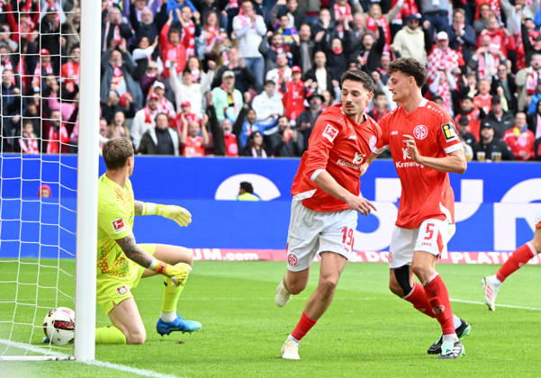 Fussball-Bundesliga - Saison 2026 2027 Mewa-Arena Mainz - 10.10.2026 1. FSV Mainz 05 (mz) - Bayer Leverkusen (lev) Anthony CACI (1. FSV Mainz 05), mi, erzielte das 1:2 DFL REGULATIONS PROHIBIT ANY USE OF PHOTOGRAPHS AS IMAGE SEQUENCES AND OR QUASI VIDEO EDITORIAL USE ONLY NATIONAL AND INTERNATIONAL NEWS AGENCIES OUT Fussball-Bundesliga - 1. FSV Mainz 05