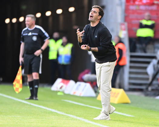 Fussball-Bundesliga - Saison 2026 2027 Mewa-Arena Mainz - 10.10.2026 1. FSV Mainz 05 (mz) - Bayer Leverkusen (lev) Trainer Carlos MARTINEZ (Bayer Leverkusen) DFL REGULATIONS PROHIBIT ANY USE OF PHOTOGRAPHS AS IMAGE SEQUENCES AND OR QUASI VIDEO EDITORIAL USE ONLY NATIONAL AND INTERNATIONAL NEWS AGENCIES OUT Fussball-Bundesliga - 1. FSV Mainz 05