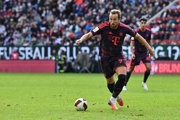 AUGSBURG, GERMANY; 10. OCTOBER: with Ball Harry KANE (FC Bayern Munich 9) during the Bundesliga Match between FC Augsburg vs. FC Bayern Munich at Matchday 5 at WWK-Arena DFL REGULATIONS PROHIBIT ANY USE OF PHOTOGRAPHS AS IMAGE SEQUENCES AND OR QUASI-VIDEO Copyright: xBEAUTIFULxSPORTS Goldbergx