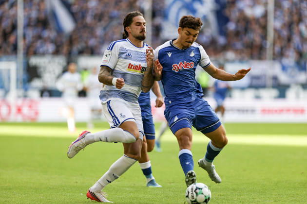 10.10.2026, GER, Fussball, Herren, 3. Liga, Saison 2026 2027, MSV Duisburg - TSG Hoffenheim II Lex-Tyger Lobinger (Duisburg) und Natnael Abraha (TSG II) im Kampf um den Ball Duisburg schauinsland-reisen-Arena Nordrhein-Westfalen Deutschland Copyright: xAdrianxSchlüterx
