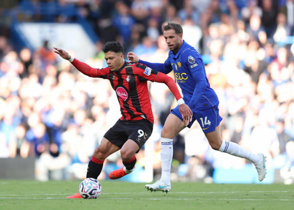 RECORD DATE NOT STATED 10th October 2026; Stamford Bridge, London, England; Premier League Football, Chelsea versus Bournemouth; Evanilson of AFC Bournemouth under pressure from Jordan Henderson of Chelsea JohnxPatrickxFletcher