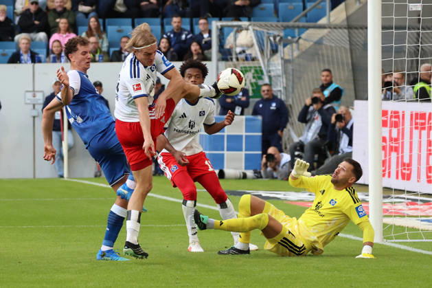 10.10.2026, xrekx, Fussball 1.Bundesliga, TSG 1899 Hoffenheim - Hamburger SV v.l. Torschuss zum 1:1 durch Fisnik Asllani (TSG 1899 Hoffenheim) Sebastiaan Bornauw (Hamburger SV) Warmed Omari (Hamburger SV) Daniel Heuer Fernandes (Hamburger SV) (DFL DFB REGULATIONS PROHIBIT ANY USE OF PHOTOGRAPHS as IMAGE SEQUENCES and or QUASI-VIDEO) Sinsheim