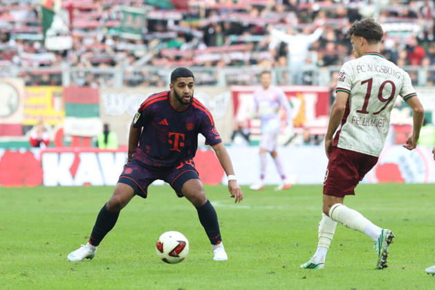 Ismael Saibari (FC Bayern Muenchen, 34) mit Robin Fellhauer (FC Augsburg, 19), GER, FC Augsburg vs. FC Bayern Muenchen, Fussball, Bundesliga, 5. Spieltag, Saison 2026 2027, 10.10.2026, DFL DFB REGULATIONS PROHIBIT ANY USE OF PHOTOGRAPHS as IMAGE SEQUENCES and or QUASI-VIDEO, GER, FC Augsburg vs. FC Bayern Muenchen, Fussball, Bundesliga, 5. Spieltag, Saison 2026 2027, 10.10.2026 Augsburg Copyright: xEibner-Pressefoto JennixMaulx EP_JML