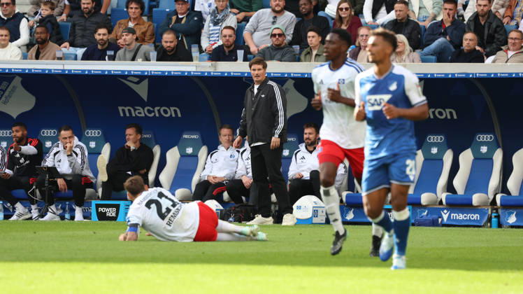 10.10.2026, xrekx, Fussball 1.Bundesliga, TSG 1899 Hoffenheim - Hamburger SV v.l. Nicolai Remberg (Hamburger SV) verletzt, Verletzung, Schmerz, Schmerzen, injured, injury, pain, pains Merlin Polzin Trainer (Hamburger SV) (DFL DFB REGULATIONS PROHIBIT ANY USE OF PHOTOGRAPHS as IMAGE SEQUENCES and or QUASI-VIDEO) Sinsheim