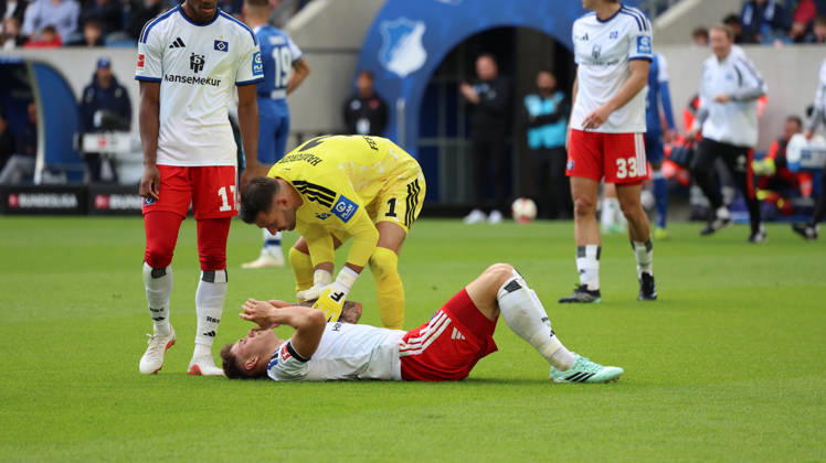 10.10.2026, xrekx, Fussball 1.Bundesliga, TSG 1899 Hoffenheim - Hamburger SV v.l. Nicolai Remberg (Hamburger SV) verletzt, Verletzung, Schmerz, Schmerzen, injured, injury, pain, pains (DFL DFB REGULATIONS PROHIBIT ANY USE OF PHOTOGRAPHS as IMAGE SEQUENCES and or QUASI-VIDEO) Sinsheim