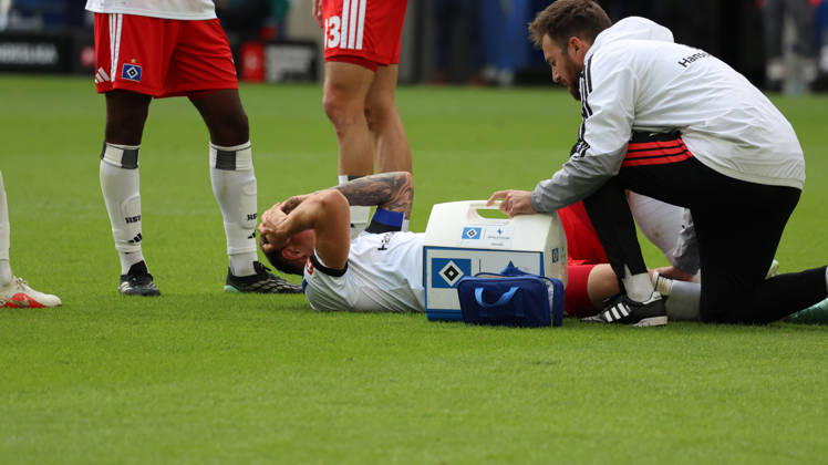 10.10.2026, xrekx, Fussball 1.Bundesliga, TSG 1899 Hoffenheim - Hamburger SV v.l. Nicolai Remberg (Hamburger SV) verletzt, Verletzung, Schmerz, Schmerzen, injured, injury, pain, pains (DFL DFB REGULATIONS PROHIBIT ANY USE OF PHOTOGRAPHS as IMAGE SEQUENCES and or QUASI-VIDEO) Sinsheim