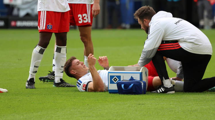 10.10.2026, xrekx, Fussball 1.Bundesliga, TSG 1899 Hoffenheim - Hamburger SV v.l. Nicolai Remberg (Hamburger SV) verletzt, Verletzung, Schmerz, Schmerzen, injured, injury, pain, pains (DFL DFB REGULATIONS PROHIBIT ANY USE OF PHOTOGRAPHS as IMAGE SEQUENCES and or QUASI-VIDEO) Sinsheim