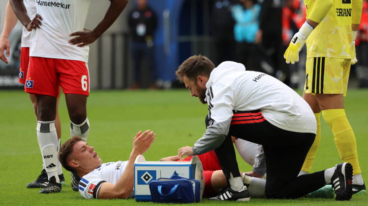 10.10.2026, xrekx, Fussball 1.Bundesliga, TSG 1899 Hoffenheim - Hamburger SV v.l. Nicolai Remberg (Hamburger SV) verletzt, Verletzung, Schmerz, Schmerzen, injured, injury, pain, pains (DFL DFB REGULATIONS PROHIBIT ANY USE OF PHOTOGRAPHS as IMAGE SEQUENCES and or QUASI-VIDEO) Sinsheim