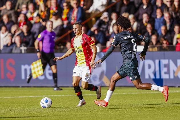 DEVENTER , 10-10-2026 , Stadium De Adelaarshorst , season 2026 2027 , Dutch Eredivisie football . match between Go Ahead Eagles and Sparta Rotterdam, Picture shows Eagles player Mathis Suray , Sparta player Lushendry Martes . Go Ahead Eagles - Sparta  x208107872x Copyright: