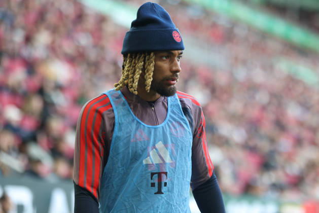 Sacha Boey (FC Bayern Muenchen, 23), GER, FC Augsburg vs. FC Bayern Muenchen, Fussball, Bundesliga, 5. Spieltag, Saison 2026 2027, 10.10.2026, DFL DFB REGULATIONS PROHIBIT ANY USE OF PHOTOGRAPHS as IMAGE SEQUENCES and or QUASI-VIDEO, GER, FC Augsburg vs. FC Bayern Muenchen, Fussball, Bundesliga, 5. Spieltag, Saison 2026 2027, 10.10.2026 Augsburg Copyright: xEibner-Pressefoto JennixMaulx EP_JML