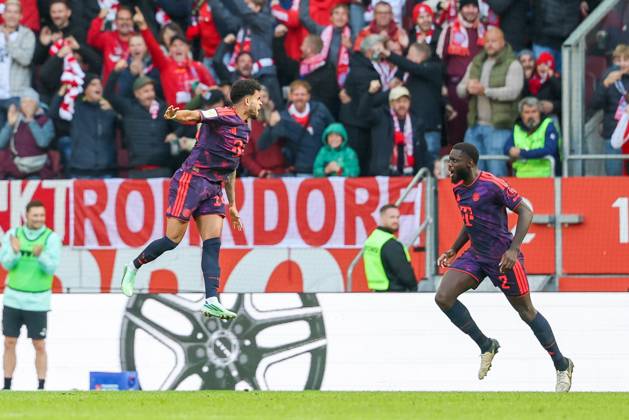 Torjubel von Luis Diaz 14 (FC Bayern Muenchen), Dayot Upamecano 2 (FC Bayern Muenchen), Tor zaehlt nicht wegen Abseits, FC Augsburg vs. FC Bayern Muenchen, Fussball, 1. Bundesliga, 5. Spieltag, 10.10.2026 DFB DFL regulations prohibit any use of photographs as image sequences and or quasi-video Augsburg Bayern Deutschland