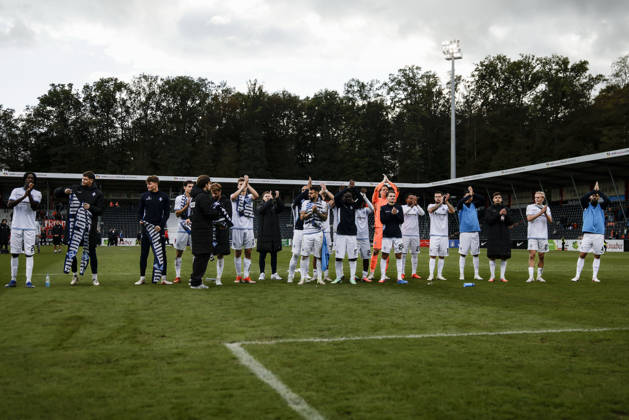 10.10.2026, xhettx, Fussball 3.Liga, SG Sonnenhof Grossaspach - SV Waldhof Mannheim v.l. Jubel nach dem Spiel mit den Fans, Nolan Muteba (SV Waldhof Mannheim, 29) im Fokus der Feier