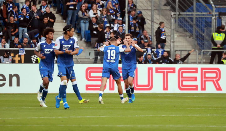 10.10.26 TSG 1899 Hoffenheim - Hamburger SV Deutschland, Sinsheim, 10.10.2026, Fussball, Bundesliga, Saison 2026 2027, TSG 1899 Hoffenheim - Hamburger SV: v.l. Tim Lemperle, Fisnik Asllani (beide TSG 1899 Hoffenheim); Jubel Eigentor 1:1 Bornauw.