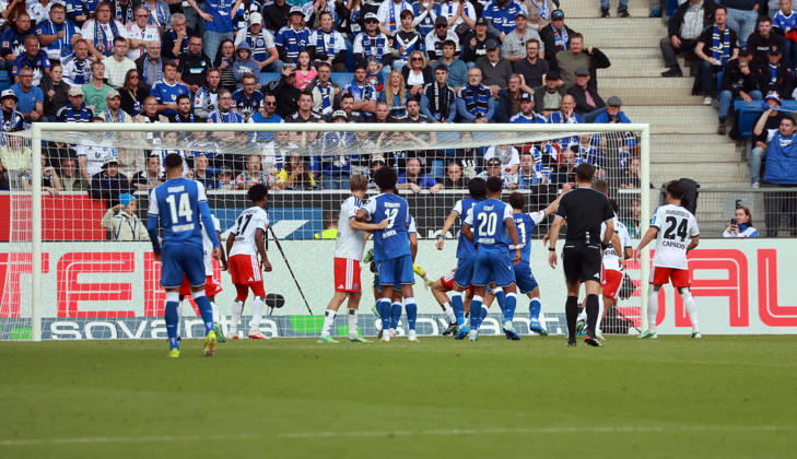 10.10.26 TSG 1899 Hoffenheim - Hamburger SV Deutschland, Sinsheim, 10.10.2026, Fussball, Bundesliga, Saison 2026 2027, TSG 1899 Hoffenheim - Hamburger SV: Sebastian Bornauw (Hamburger SV); Eigentor 1:1 Bornauw.
