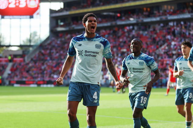 10.10.2026, Fussball Bundesliga, 1. FSV Mainz 05 - Bayer 04 Leverkusen, v.l., Torjubel zum 2:3 durch Jarell Quansah (Bayer 04 Leverkusen), Goal celebration, celebrate the goal DFL DFB REGULATIONS PROHIBIT ANY USE OF PHOTOGRAPHS AS IMAGE SEQUENCES AND OR QUASI-VIDEO. xdcx Copyright: HMBxMedia Claus