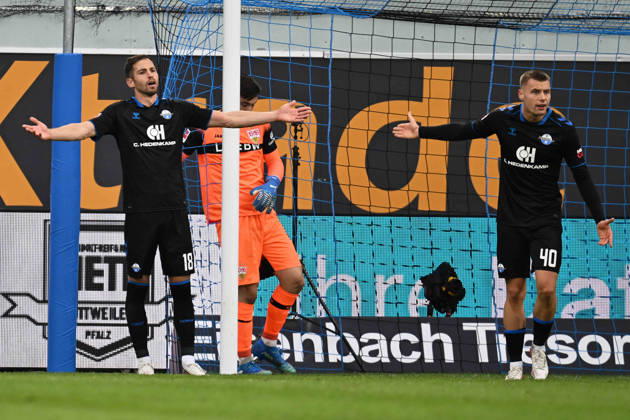 Paderborn, Home-Deluxe-Arena, 10.10.26, GER, Herren, 1.Bundesliga, Saison 2026-2027, SC Paderborn 07 - VfB Stuttgart Bild: Marvin PIERINGER (Paderborn) und Gabriel VIDOVIC (Paderborn) DFL regulations prohibit any use of photographs as image sequences and or quasi-video. Nordrhein-Westfalen Deutschland