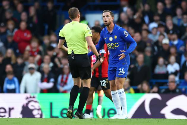 Jordan Henderson of Chelsea questions match referee Samuel Barrott Chelsea v Bournemouth, Premier League, Football, Stamford Bridge, London, UK - 10 Oct 2026London Stamford Bridge United Kingdom EDITORIAL USE ONLY No use with unauthorised audio, video, data, fixture lists, club league logos or live services. Online in-match use limited to 120 images, no video emulation. No use in betting, games or single club league player publications. Copyright: xSimonxDael Shutterstockx 17206021u