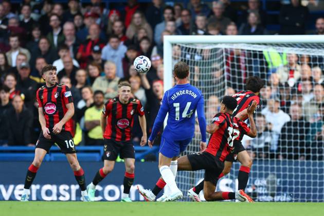 Jordan Henderson of Chelsea shoots wide Chelsea v Bournemouth, Premier League, Football, Stamford Bridge, London, UK - 10 Oct 2026London Stamford Bridge United Kingdom EDITORIAL USE ONLY No use with unauthorised audio, video, data, fixture lists, club league logos or live services. Online in-match use limited to 120 images, no video emulation. No use in betting, games or single club league player publications. Copyright: xSimonxDael Shutterstockx 17206021w