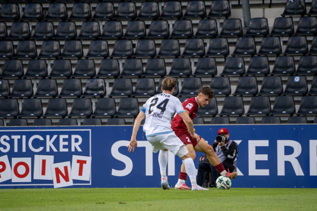 10.10.2026, xerix, Fussball 3.Liga, SG Sonnenhof Grossaspach - SV Waldhof Mannheim v.l. Zweikampf zwischen Lukas Klünter (SV Waldhof Mannheim) und Luca Damiano Molinari (SG Sonnenhof Großaspach) Aspach