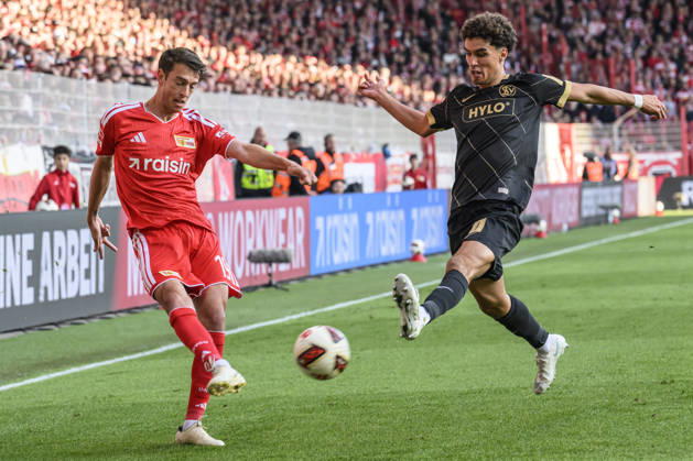 im Bild v.l.: Janik Haberer (Union Berlin, 19), Noah Darvich (SV Elversberg, 10), Zweikampf, Action, Kampf, kaempft um den Ball, GER, Berlin, Fussball, 1. FC Union Berlin vs SV Elversberg, in der Alten Försterei, 10.10.2026, DFB DFL REGULATIONS PROHIBIT ANY USE OF PHOTOGRAPHS AS IMAGE SEQUENCES AND OR QUASI-VIDEO, Copyright: HMBxMedia UwexKoch