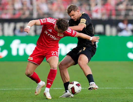 Tim Skarke (1. FC Union Berlin, 21) im Zweikampf mit Lasse Guenther (SV Elversberg, 21). GER, 1.FC Union Berlin vs SV Elversberg, 1. Bundesliga, 5. Spieltag, Saison 2026-27, Stadion An der Alten Foersterei, Berlin, 10.10.2026 DFL REGULATIONS PROHIBIT ANY USE OF PHOTOGRAPHS AS IMAGE SEQUENCES AND OR QUASI-VIDEO 1.FC Union Berlin vs SV Elversberg, 1. Bundesliga, 5. Spieltag, Saison 2026-27, 10.10.2026 Berlin Copyright: xEibner-Pressefoto ScottxColemanx EP_SCN