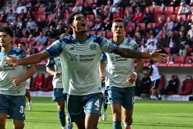 10.10.2026, xsltx, Fussball 1.Bundesliga, FSV Mainz 05 - Bayer 04 Leverkusen v.l. Torjubel nach dem Tor zum celebrating the goal celebrate 2:3 durch Jarell Quansah (Bayer 04 Leverkusen) (DFL DFB REGULATIONS PROHIBIT ANY USE OF PHOTOGRAPHS as IMAGE SEQUENCES and or QUASI-VIDEO) Mainz