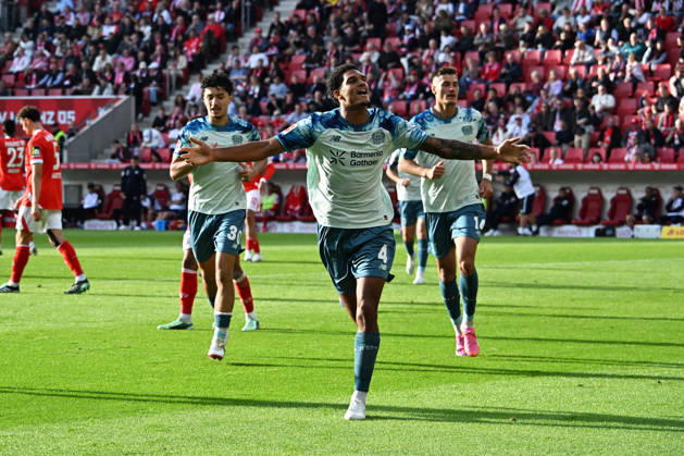10.10.2026, xsltx, Fussball 1.Bundesliga, FSV Mainz 05 - Bayer 04 Leverkusen v.l. Torjubel nach dem Tor zum celebrating the goal celebrate 2:3 durch Jarell Quansah (Bayer 04 Leverkusen) (DFL DFB REGULATIONS PROHIBIT ANY USE OF PHOTOGRAPHS as IMAGE SEQUENCES and or QUASI-VIDEO) Mainz