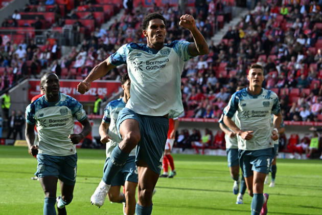 10.10.2026, xsltx, Fussball 1.Bundesliga, FSV Mainz 05 - Bayer 04 Leverkusen v.l. Torjubel nach dem Tor zum celebrating the goal celebrate 2:3 durch Jarell Quansah (Bayer 04 Leverkusen) (DFL DFB REGULATIONS PROHIBIT ANY USE OF PHOTOGRAPHS as IMAGE SEQUENCES and or QUASI-VIDEO) Mainz