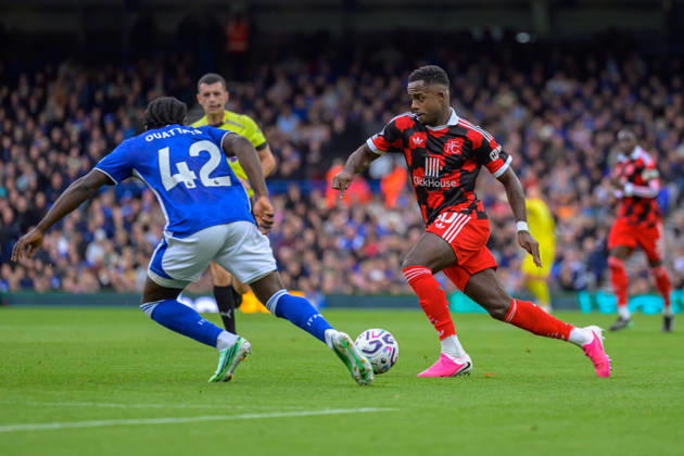 IPSWICH, ENGLAND OCTOBER 10 - Ryan Sessegnon of Fulham under pressure from Abdoul Ouattara of Ipswich Town during the Premier League game between Ipswich Town and Fulham at Portman Road on October 10, 2026 in Ipswich, England. (Photo by Keeran Marquis Sports Press Photo) Copyright: xKeeranxMarquis SPPx Sportspressphoto_SPR250863